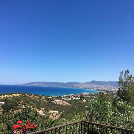 Philip'S Holiday House Neo Chorio Exterior photo